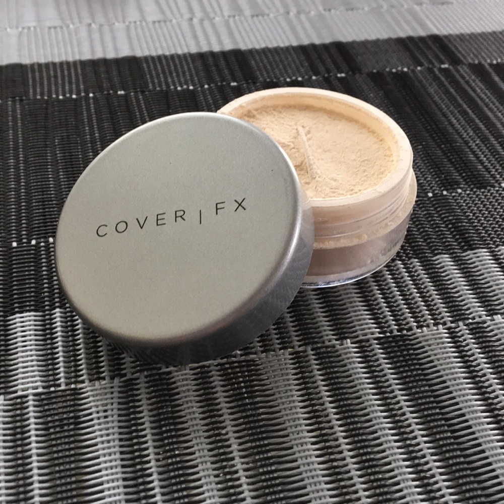 Cover FX translucent powder Light